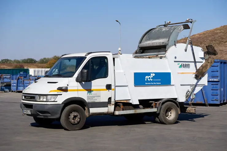Autovehicul special cu compactor