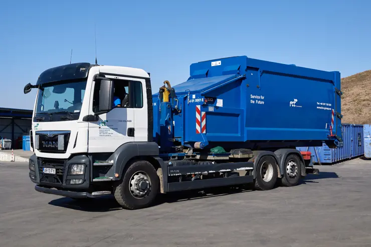 Camion MAN cu cârlig 