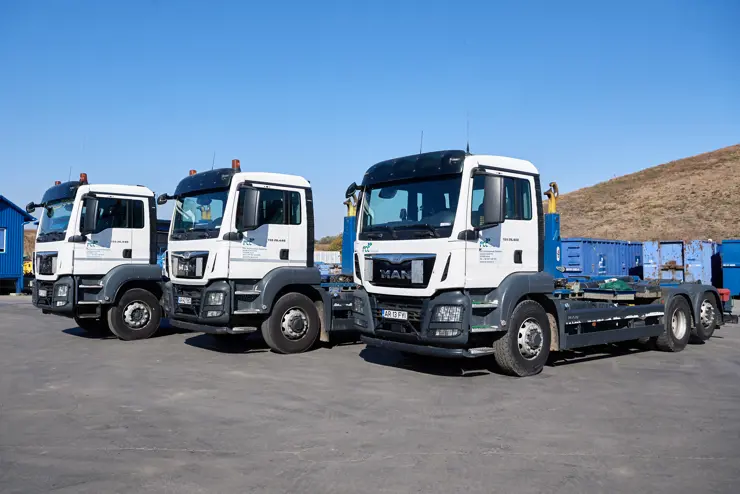 Flotă camioane cu cârlig FCC Environment România