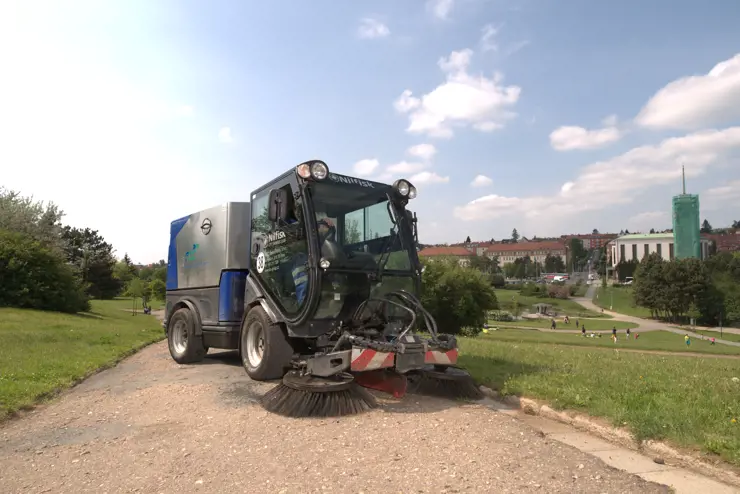 group_municipal services_street cleaning 3