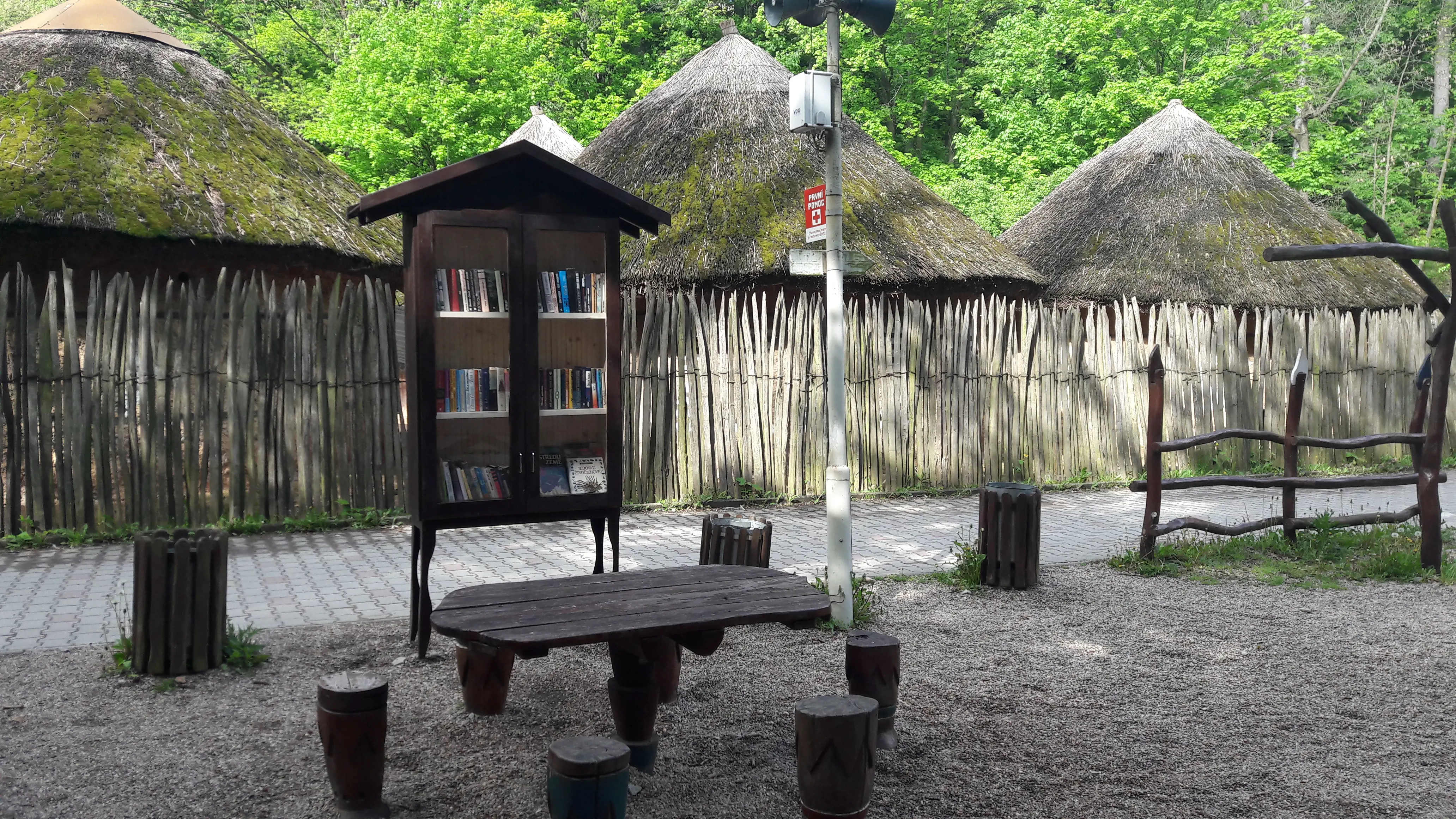 Jihlavská ZOO nově nabízí návštěvníkům knihobudku 
