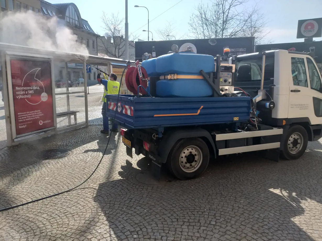 České Budějovice dezinfikují zastávky MHD  