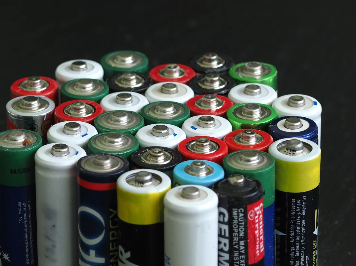 A Single Battery Can Pollute Hundreds of Litres of Water or Cause a Fire. Why Is This Such a Serious Issue?