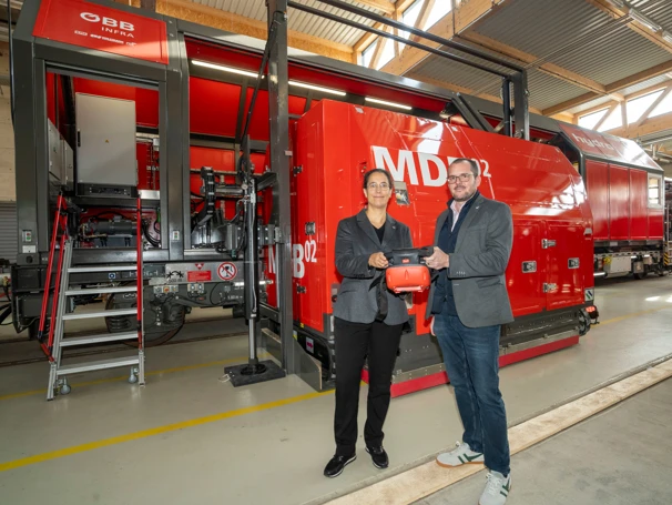ÖBB and FCC Austria Revolutionize Railway Tunnel Cleaning with MDB02
