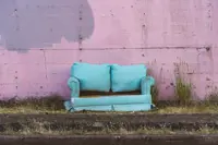 lom_pink couch