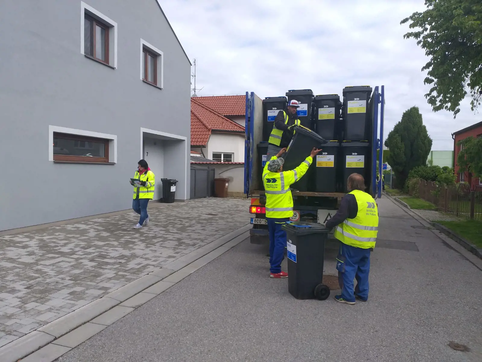 V Českých Budějovicích zahajují odvoz tříděného odpadu od prahu domu